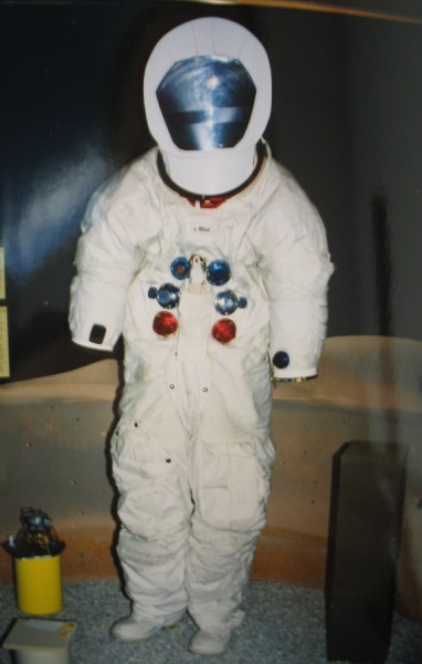 Stuart Roosa's astronaut suit shipped to NASA